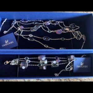 This is a beautiful Swarovski brand new necklace set. Pics don’t do it justice.